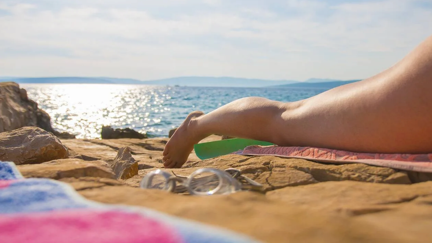 ARTICLE Ouest-France : Ce couple a inventé un maillot de bain qui ne laisse pas de traces de bronzage